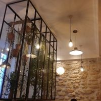 interior decoration at Hank Vegan Pizza in Paris