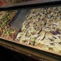 le choix de pizza a la part at Hank Vegan Pizza in Paris