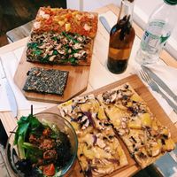 SO AMAZING at Hank Vegan Pizza in Paris