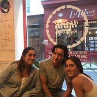 My kids are vegan at Hank Vegan Pizza in Paris