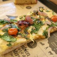 Pizza at Hank Vegan Pizza in Paris