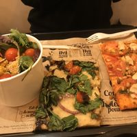 Pizza at Hank Vegan Pizza in Paris