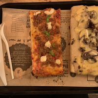 Pizzas! at Hank Vegan Pizza in Paris