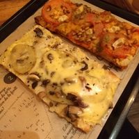 My dinner at Hank Vegan Pizza in Paris