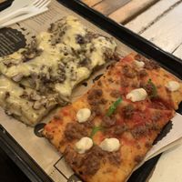 So good!  at Hank Vegan Pizza in Paris