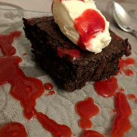 Vegan brownie at Le Cheval Blanc  in Saint-antonin-noble-val