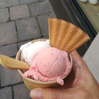 Zitrone & Erdbeer at Brustolon Cafe Gelateria in Koblenz