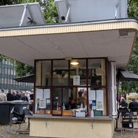the kiosk with the park behind at Jänö in Helsinki