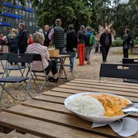 eating curry and watching a concert at Jänö in Helsinki