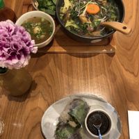 Sommerrolle und Pho (vegan, meine Freundin hat sich nur ein Ei dazu bestellt) at Vi Pho in Frankfurt