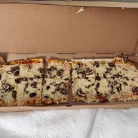 Vegan pizza at Tampa Pizza Company in Tampa