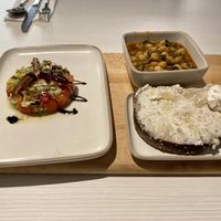 1. Gang: Eine Auswahl total gut zusammenpassender Vorspeisen  at Natu in Santander