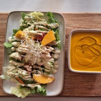 Ensalada y sopa at Natu in Santander