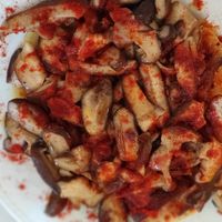 Setas shitaky con patata y pimenton at Natu in Santander