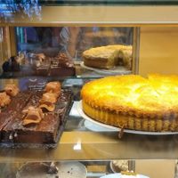 Vegan brownie and vegan apple pie at Ransoms Tearooms and Restaurant in Jersey