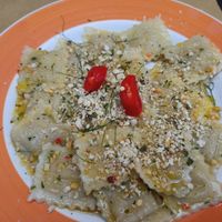 Ravioli curry all aglio olio peperoncino at In Pasta in Lucca