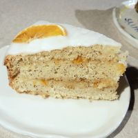 Orange cake (with poppyseeds) at Slunch Factory - 슬런치 팩토리 in Seoul