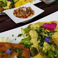 Panierter Tofu mit Brokkoli und Kartoffeln ab „Käse“Soße   at Elfengaststube in Viezen