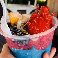 Miranda & John Sheppard’s magical farewell mermaid bowl 🧜‍♀️💗 at Eduardo's Beach Shack in Palm Beach