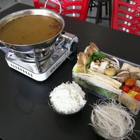 Couple Steamboat Set (Tomyam Soup) - RM21.90
Looks little, but in fact, it was a good and satisfying portion. Soup is ok, and they do refill it (once only). Price could be a bit lower. at Yisu Steamboat House in Penang