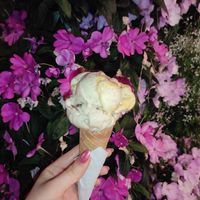 Mandorla con Arancio (top) and Nocciolosa e Cereali (bottom) at Gelateria Malu in Jesolo