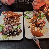 Vegan flemish stoof and a simple vegan burger at De Plaats in Bruges