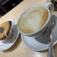 muffin al cioccolato e cappuccino vegano (con latte di soia) at Pasticceria Ponte delle Paste in Venice