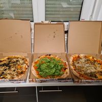 Rucola, Mushrooms, Olives at L'Italiano Originale Snack und Pizzahaus in Esslingen