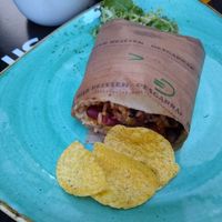 Halber Burrito (andere Hälfte auf dem Teller meiner Freundin!) at El Burro in Mainz