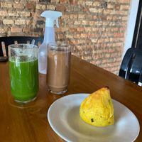 Green juice, “energetic” smoothie and jackfruit’s coxinha. at Lanchonete Santa Maria in Alto Paraiso