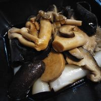 Rice noodle rolls with mushroom at The Veggie in Kowloon