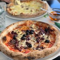 Vegan Pizza (the one in the back is Not vegan!!) at Origano Campo de' Fiori in Rome