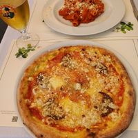 Diavola pizza and rigatoni at Origano Campo de' Fiori in Rome