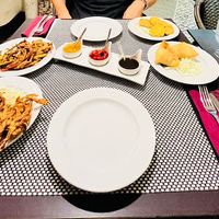 Gefrituurde uien en groentes met lekker saus. Gepaneerde aubergines   at Masala House in Portimao