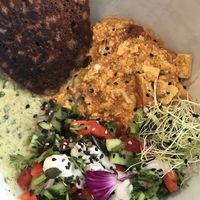 Brouillade de tofu à la harissa et aux tomates at Joy Healthyfood in Montpellier