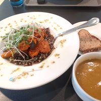 Assiette de légume rôti et faux poulet curry,  c'était vraiment délicieux !! at Le Monastere des Augustines - Le Restaurant in Quebec