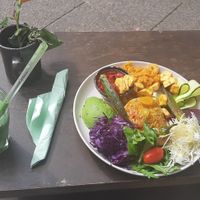 Bowl with veggies and smoothie at ATAYA in Berlin