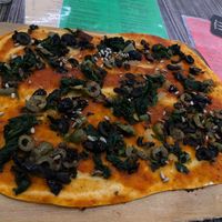Veganer Flammkuchen, der günstiger ist als die anderen Varianten.  at Mezzo  in Hannover