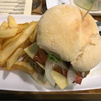 Vegan bacon cheese burger at San Wich in Cadiz