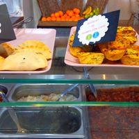 Labeled pastries (vegetarian) and main dishes below at O Canteiro in Setubal