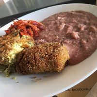 Prato do Dia: Polenta Cremosa com Purê de Batata Roxa, Pastel Assado de Tofu e torta de legumes assado + A Sopa de Couve Flor + Chá Verde  at Tonsai Bio  in Fatima