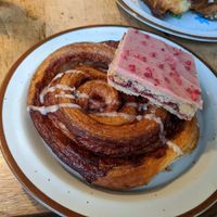 Cinnamon Danish and raspberry slice at Det Rene Brød - Kronprinsessegade in Copenhagen