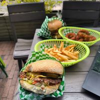 Smash y two smash con papitas y aritos at Verde in Bogota