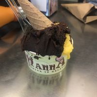 Extra Dark chocolate and mango  at Manna Gelats in Barcelona