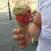 vegan pistachio and raspberry (cone vegetarian!) at Edoardo - Piazza del Duomo in Florence