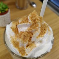 Vanilla milkshake at Cloud Cakes - Mandar in Paris