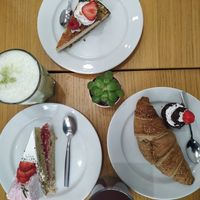 Cheescake , sponge cake, croissant at Cloud Cakes - Mandar in Paris