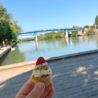 Mini matcha cupcake at Cloud Cakes - Mandar in Paris