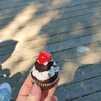 Mini black forest cupcake at Cloud Cakes - Mandar in Paris