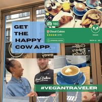 Latte was almost too pretty too drink! Florian was so nice and a well-traveled vegan—we were able to talk about vegan places in NYC we both liked. at Cloud Cakes - Mandar in Paris